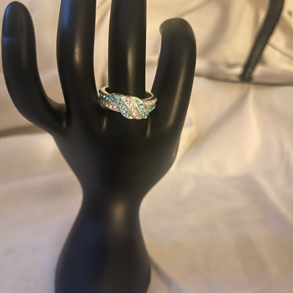 A beautiful blue & white diamond ring - Picture 4 of 4
